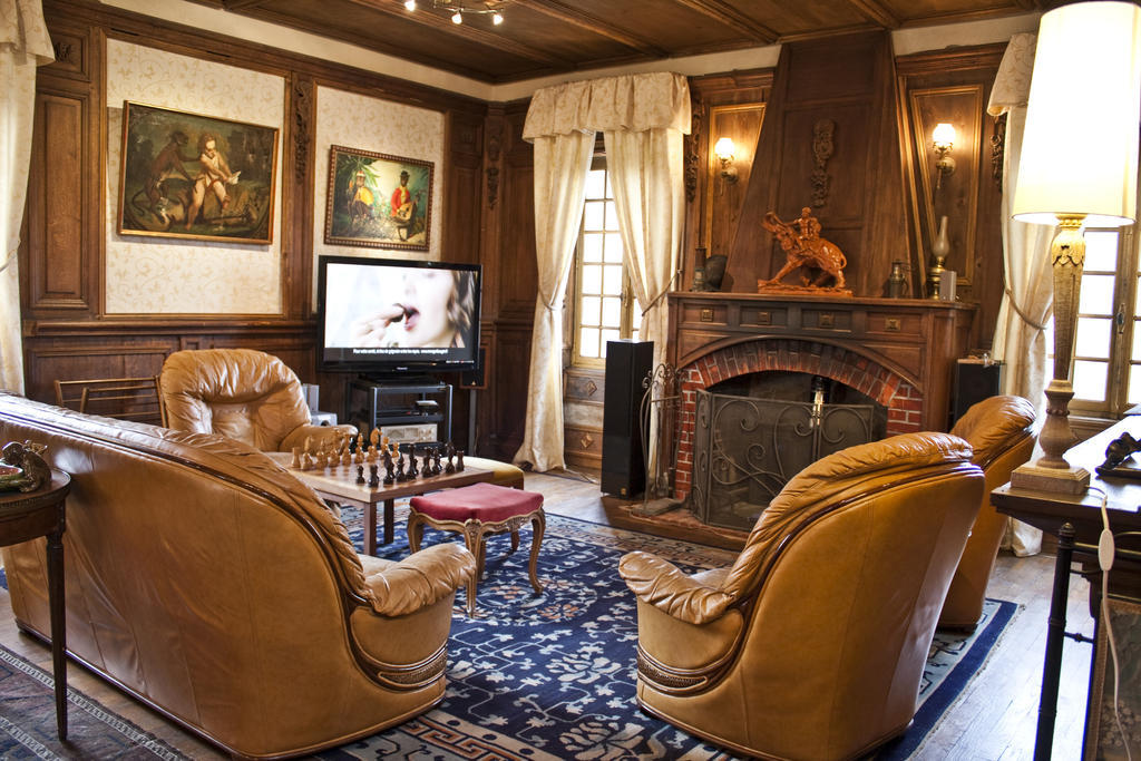 Chateau De Chantelauze Olliergues ภายนอก รูปภาพ